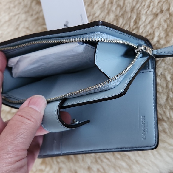 NWT IOB Coach Med Signature & Pale Blue Corner Zip Wallet 🩵 - Picture 12 of 16